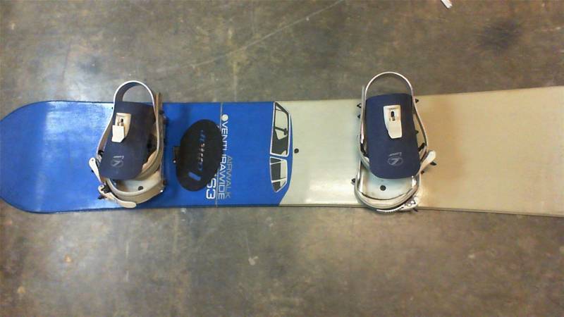 lot 6 image: Airwalk venture wide 165cm snowboard with Lamar bindings