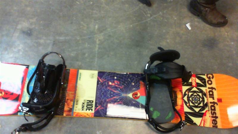 lot 13 image: RIDE THE KINK SNOWBOARD 2014 155cm with Rossi cuda series volume one bindings 55SH