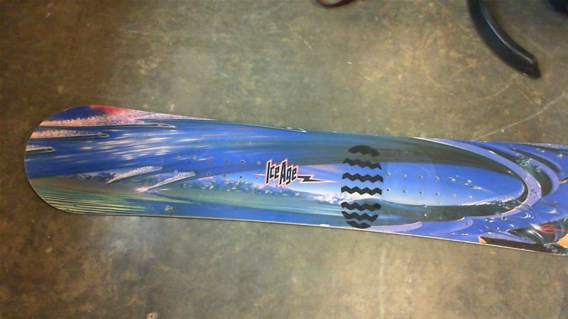 lot 11 image: Ice Age Snowboard 142 CM