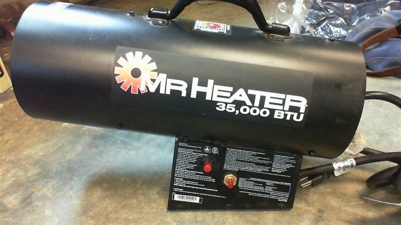 lot 17 image: Mr Heater 35,000 BTU FORCED AIR PROPANE HEATER
