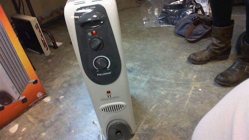 lot 24 image: Pelonis electric Radiator Heater, HO-0250H IN BOX UNUSED