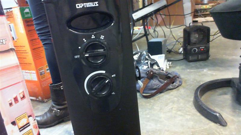 lot 27 image: Optimus H-5300BK Quartz and convection Radiant Heater OPEN BOX
