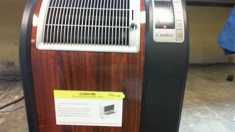 lot 31 image: Lasko Digital Ceramic Heater 1500 W Adjustable Digital Thermostat Control 5848 in box