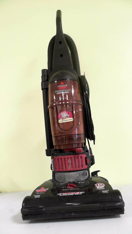 lot 491 image: Bissell Powerforce Bagless Vacuum