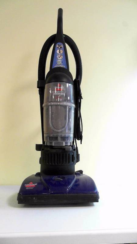 lot 498 image: Bissell Powerforce Bagless Vacuum