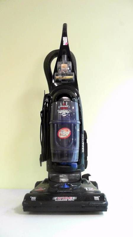 lot 499 image: Bissell Clearview Bagless Vacuum