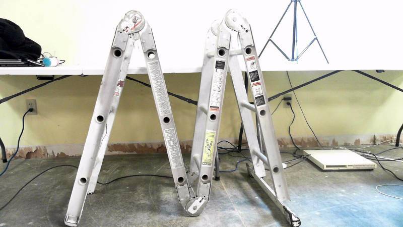 lot 510 image: Keller 12 Folding Aluminum Ladder