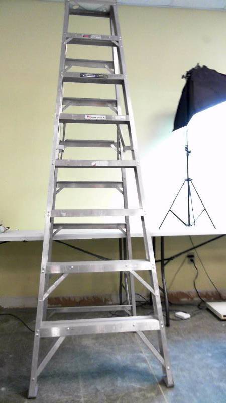 lot 512 image: Werner 8 Aluminum Ladder