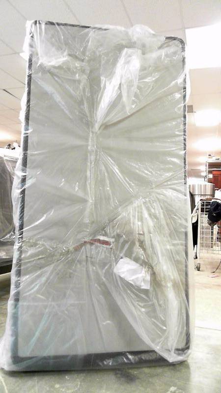 lot 522 image: 2 Serta Perfect Sleeper Twin Size Boxsprings for King Size Platform
