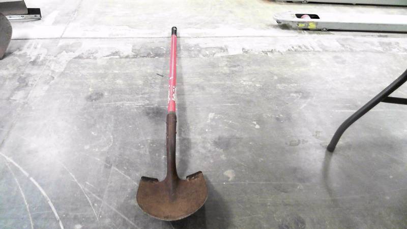 lot 528 image: Razor Spade Fiberglass Straight Handle