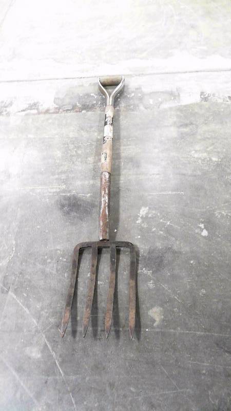 lot 534 image: Ridgid Four Prong 39 Pitchfork Wooden Handle