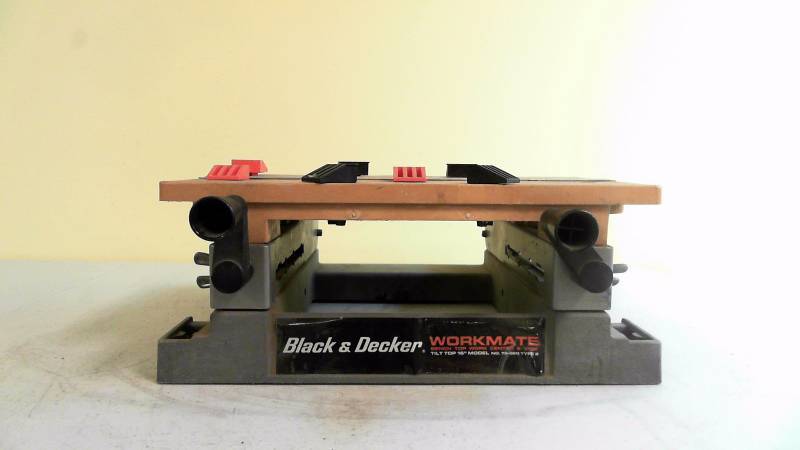 lot 554 image: Black and Decker 79-020 Workmate Bench Top Work Center