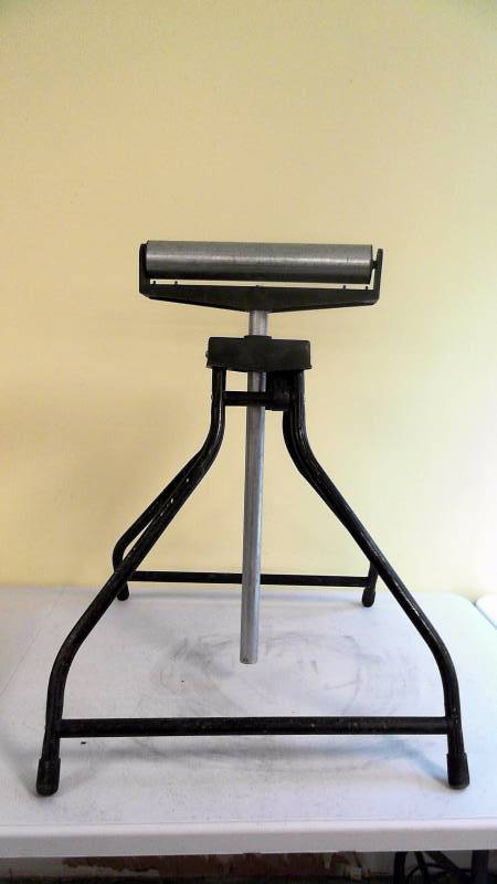 lot 557 image: Unbranded 15 Roller Stand