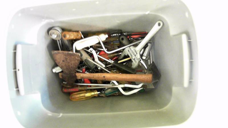 lot 566 image: Bin of Miscellaneous Tools