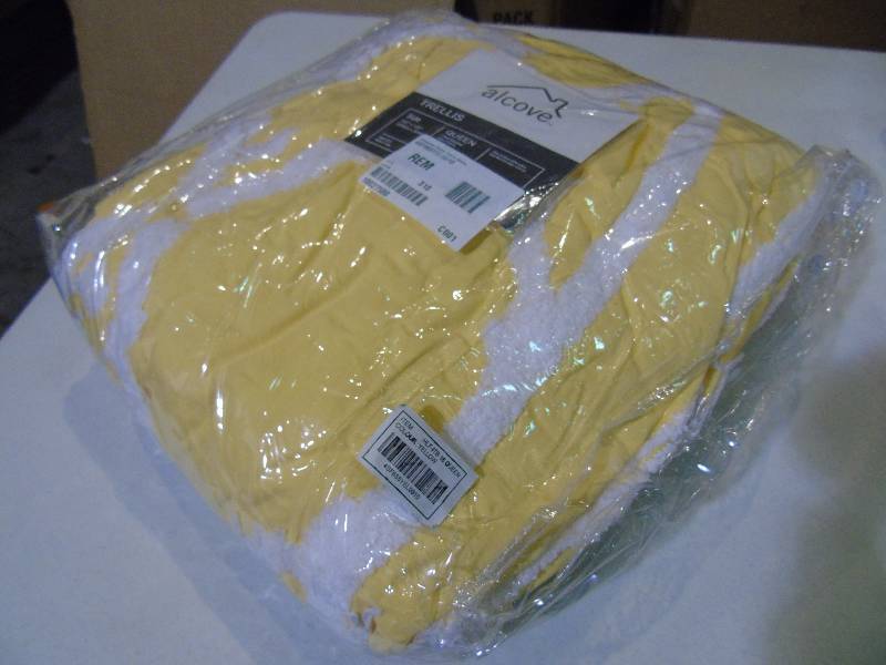 lot 12 image: alcove Trellis Chenille Bedspread - Queen - Yellow Color