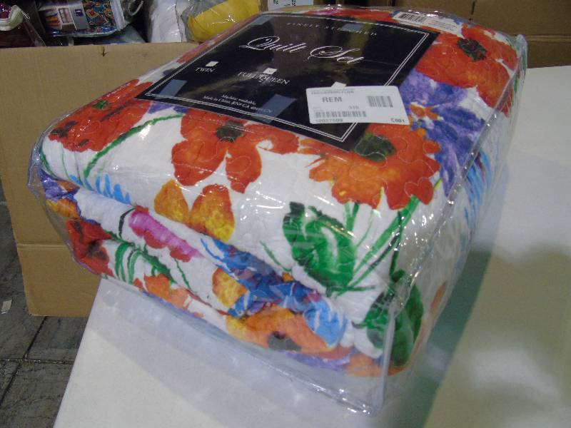 lot 17 image: Greenland Home Crimson Crush Quilt Set - FullQueen