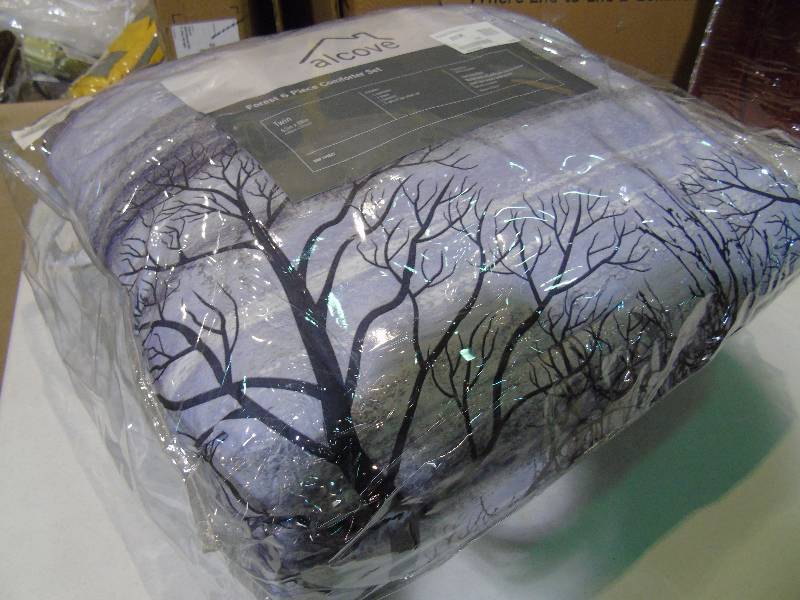 lot 26 image: alcove Forest Comforter - Twin - Plum Color