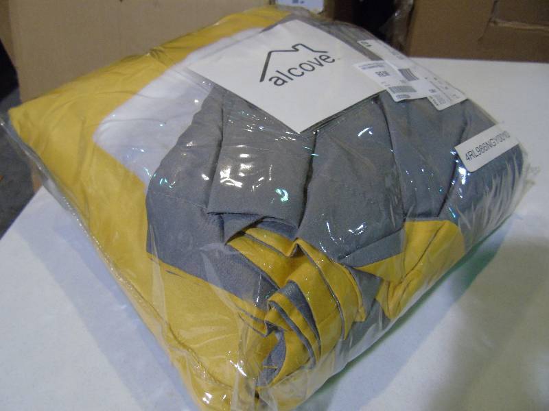 lot 29 image: alcove Solid-Color Reversible Accessory Set- Full - GrayYellow