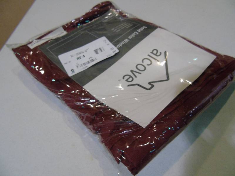 lot 34 image: alcove Microfiber 84 x 84 Window in a Bag - Red Color