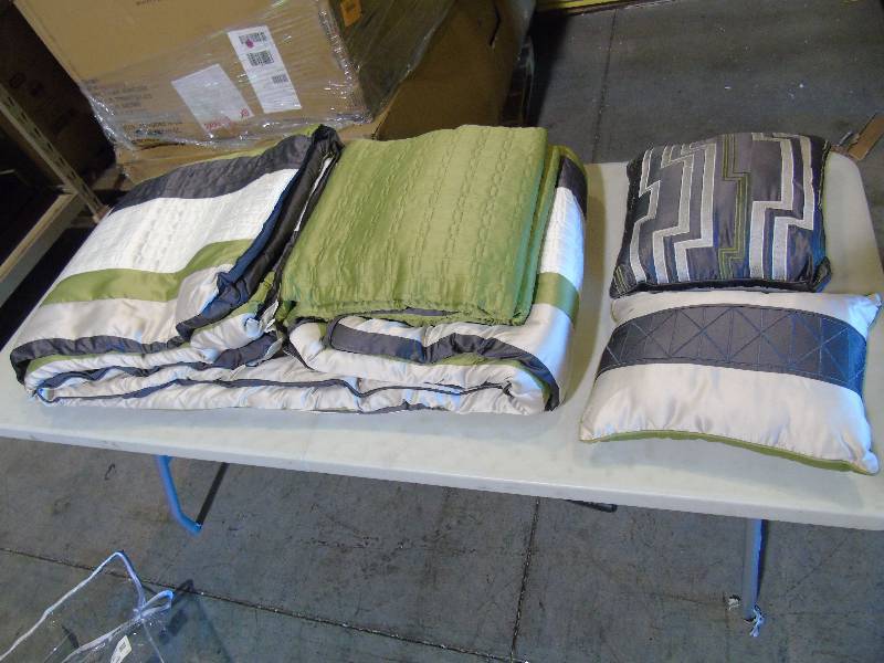 lot 94 image: McLeland Design Madison 8-Pc. Comforter Set - King