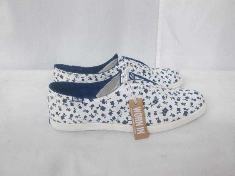 lot 65 image: Keds Womens Chillax Sneaker
