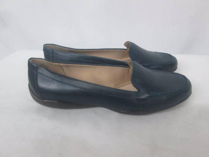 lot 76 image: Easy Spirit Womens Jeyden Slip-On Shoe