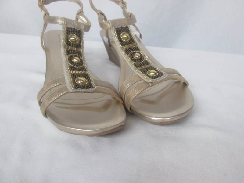 lot 66 image: Bandolino Womens Hettie Wedge T-Strap Sandal