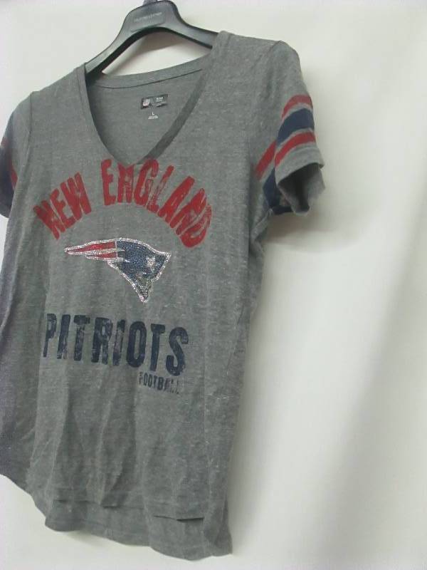 lot 63 image: G-III Sports NFL Any Given Sunday V-Neck Tee