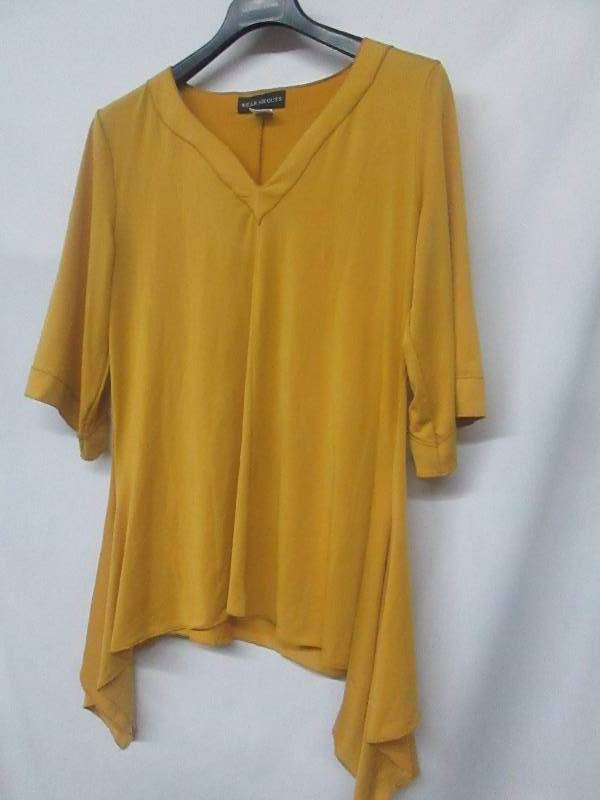 lot 69 image: Wearabouts Misses Knit Sharkbite Tunic