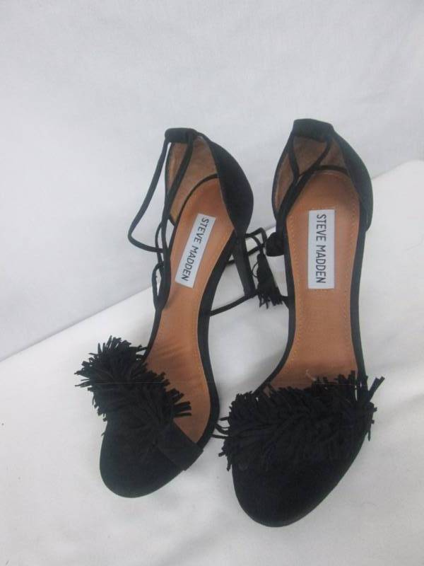 lot 16 image: Steve Madden Womens Sassey Sandal