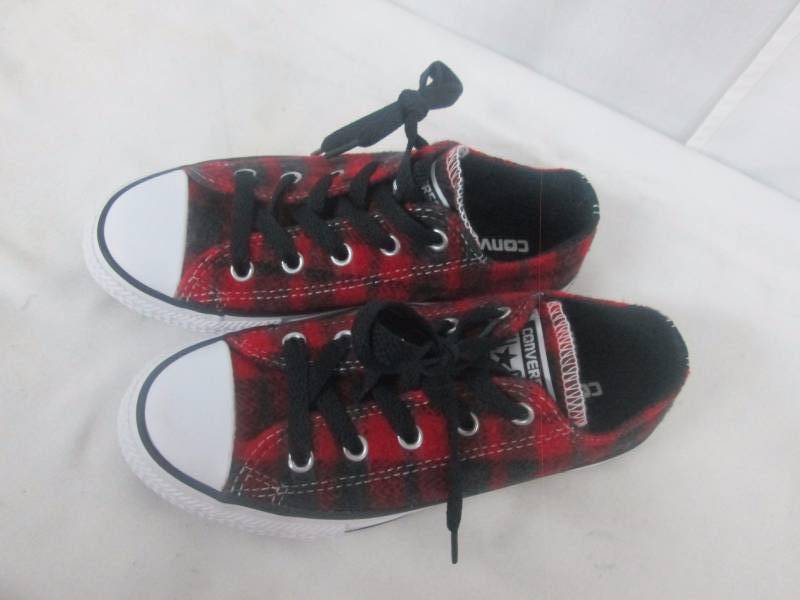 lot 24 image: Converse Kids High Street Plaid Low-Cut Sneaker