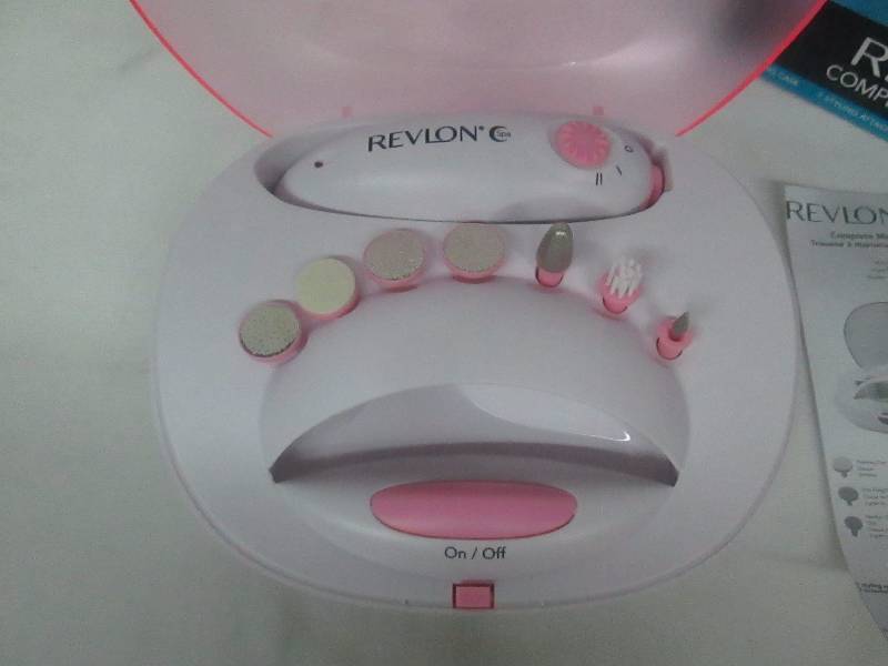 lot 34 image: Revlon 7-pc. Manicure Kit