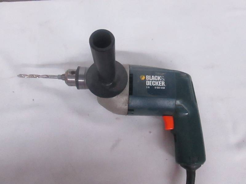 lot 4 image: Black & Decker Drill