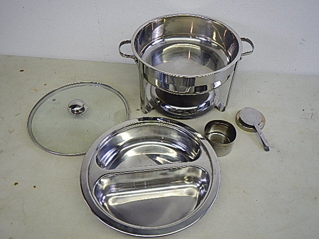 lot 59 image: Mint Condition 2-Section Chaffing Dish