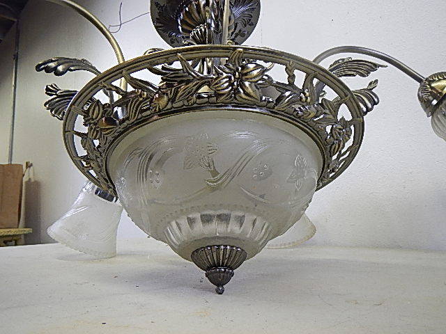 lot 74 image: NICE Ornate Glass & Brass Chandelier