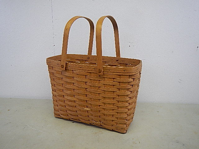 lot 63 image: Large Signed & Dated Handled Longaberger Basket