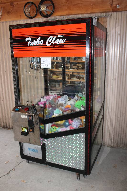 lot 62 image: Turbo Skill Claw Arcade Game
