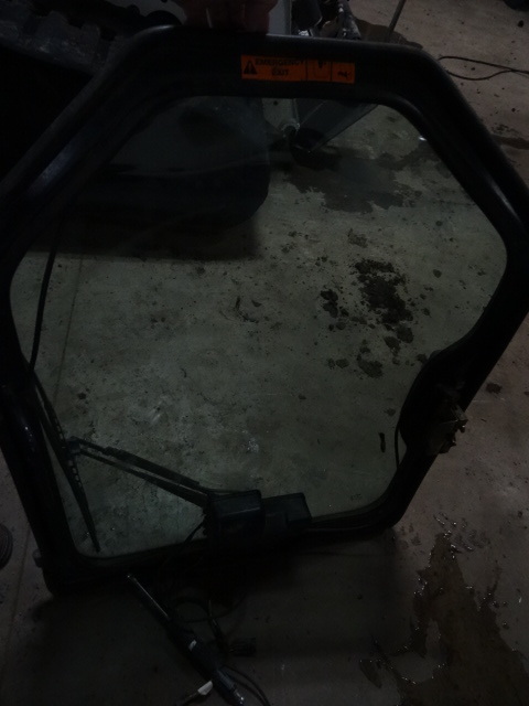lot 17 image: Bobcat front door