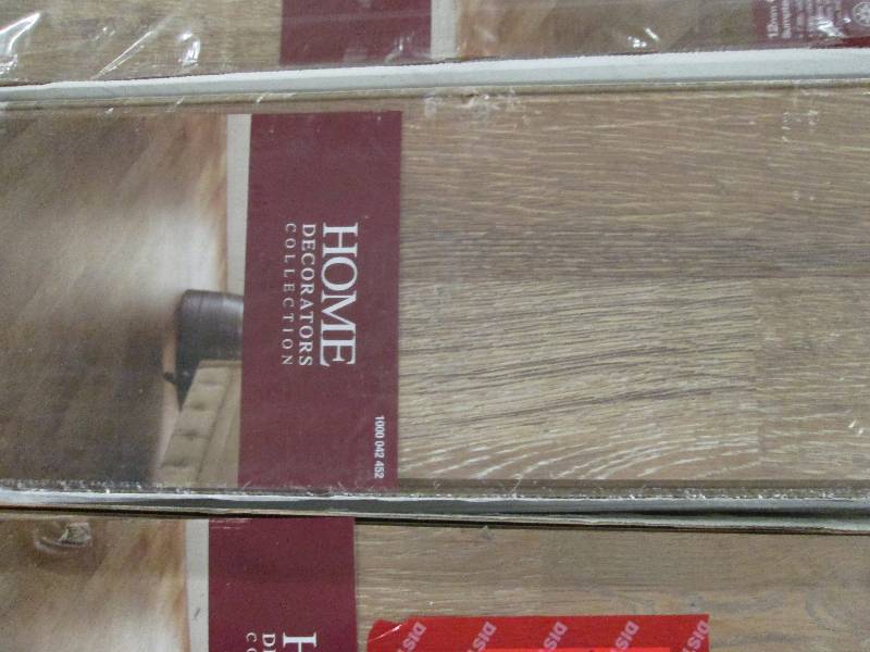 5 packages of 12mm glueless laminat...