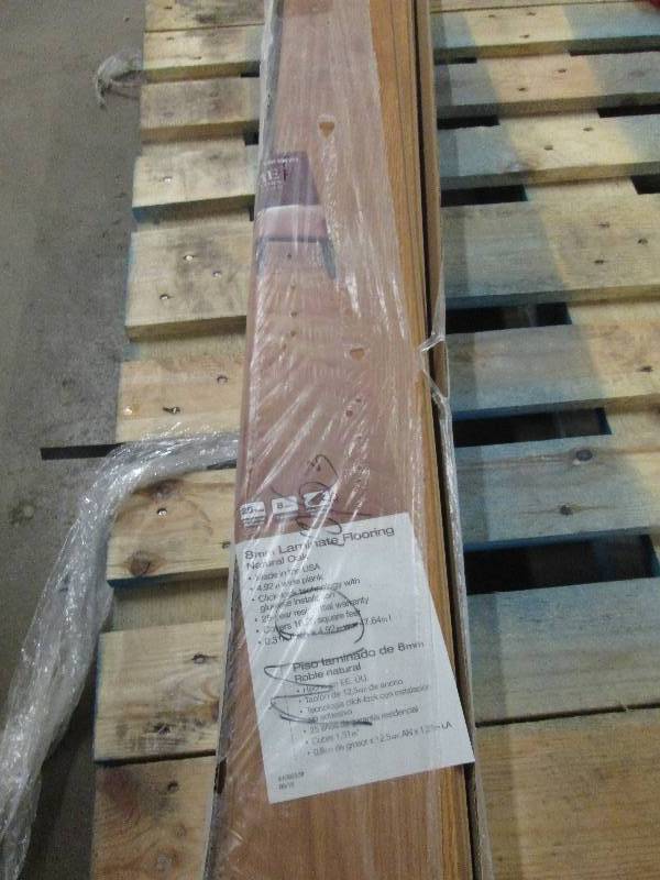 1 box of home decorators 8mm lamina...