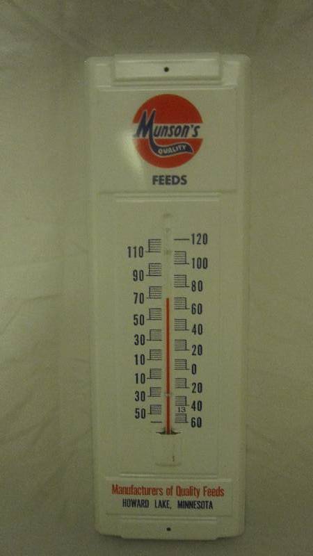 lot 6 image: Vintage Munsons Quality Feeds Advertising Thermometer