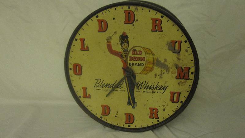 lot 12 image: Rare vintage 1930s Old Drum Whiskey wood drum advertising clock.