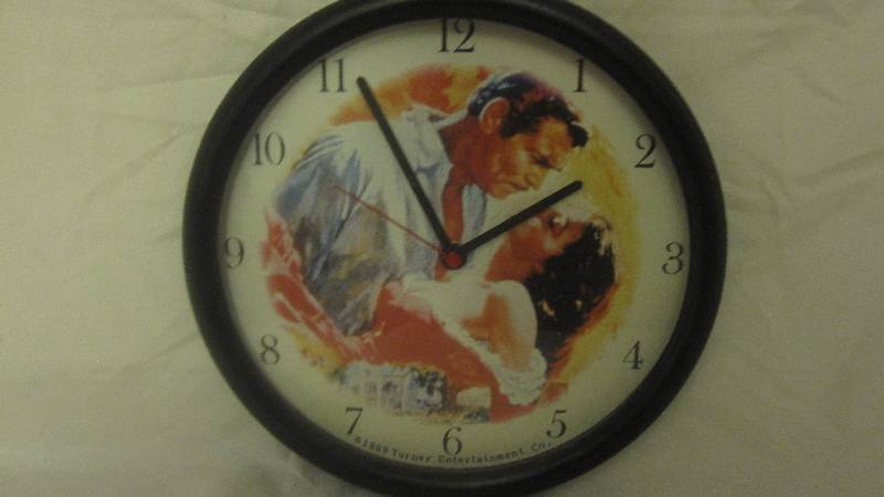 lot 13 image: Vintage Gone With The Wind Clock