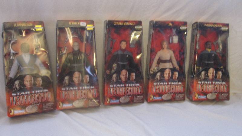 lot 30 image: Lot of 5 Star Trek Insurrection 1998 Playmates figures