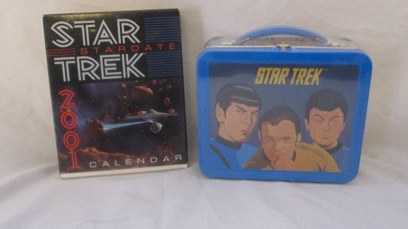 lot 34 image: Lot of 2 unopened Star Trek items