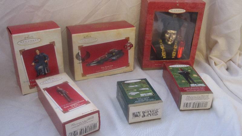 lot 36 image: Lot of 6 Star Trek Christmas Ornaments