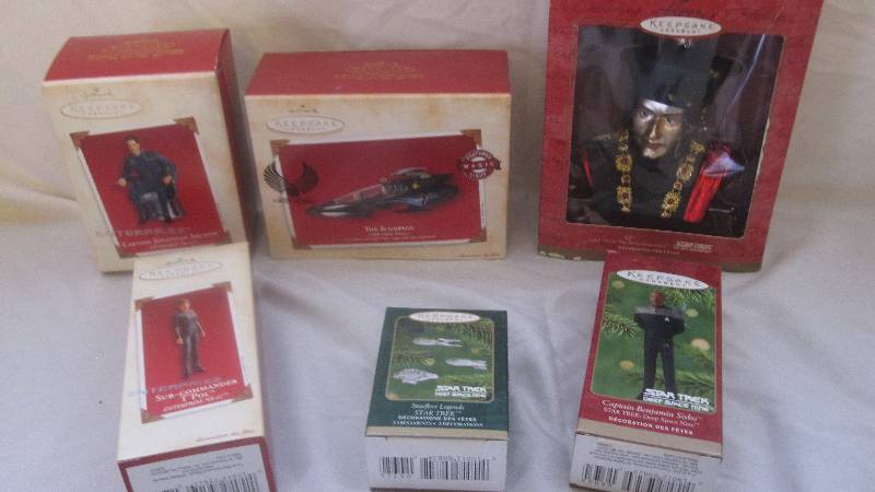 lot 37 image: Lot of 6 Star Trek Christmas Ornaments