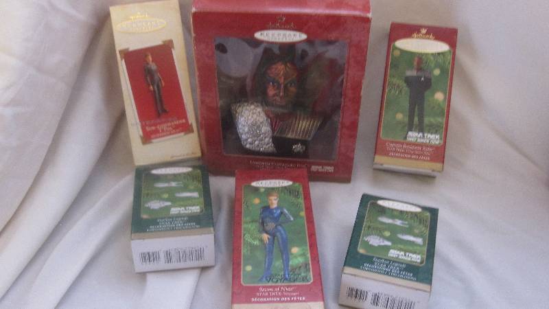 lot 38 image: Lot of 6 Star Trek Christmas Ornaments