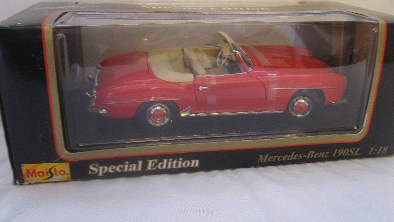lot 40 image: Maisto Special edition Mercedes-Benz 190SL 118 diecast car