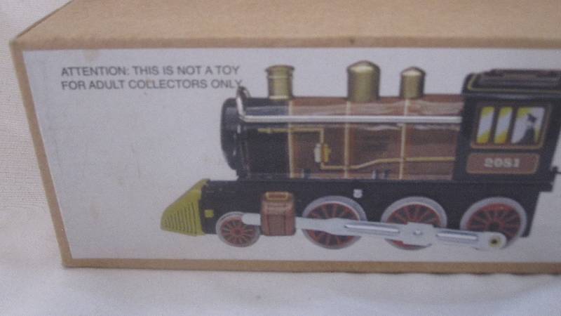 lot 75 image: Collectible Tin wind up toy train Pullman LNER